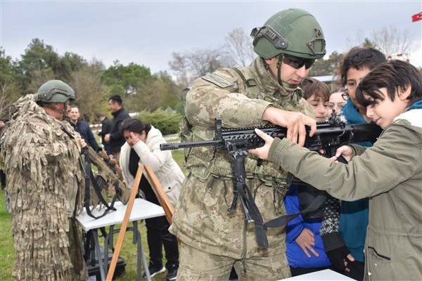 105’inci Topçu Alay Komutanlığı’nda silah sergisi düzenlendi