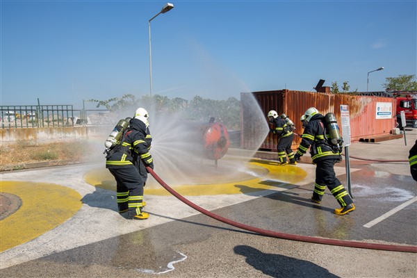 12 ilden Bursa’ya gelen 15 itfaiyeci tatbikatlarla kendilerini geliştiriyor