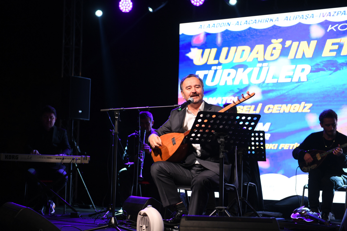 Menteşeli Cengiz, Bursa'da konser verdi