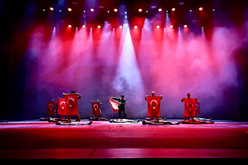 Denizli Büyükşehir’den 101. yılda muhteşem gösteri