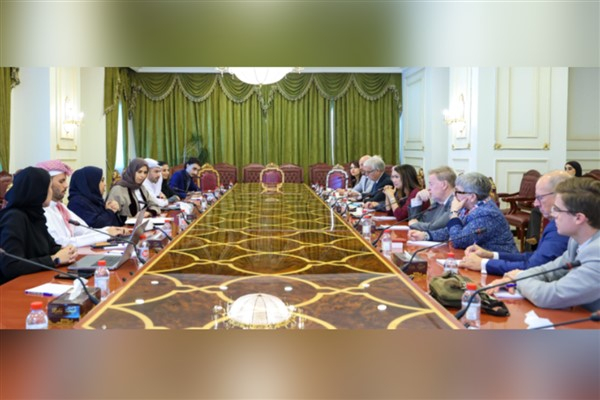 Katarlı Bakan Al Khater, Fransız parlamento heyeti ile bir araya geldi