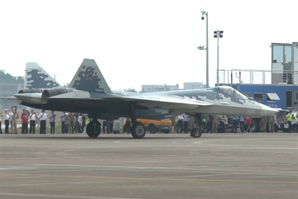 Rusya'nın beşinci nesil Su-57'si Zhuhai Hava Gösterisi'nde görücüye çıkacak