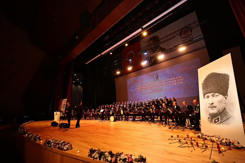 Denizli'de Büyük Önder, sevdiği şarkılarla anıldı