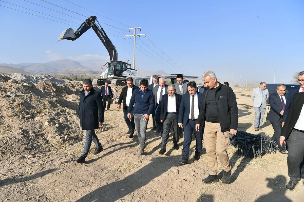 Başkan Büyükkılıç, Develi'nin giriş kapısı olacak yeni terminal inşaatını inceledi