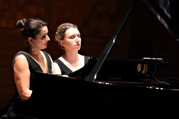 İzmir’de Duo Blanc ve Noir Simply Classic konseri