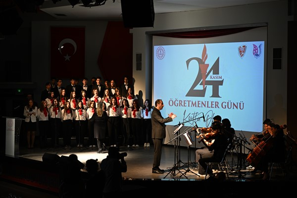 Manisa'da Öğretmenler Günü etkinliklerle kutlandı