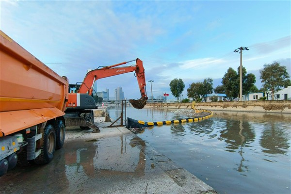 İZSU ekipleri, 2024'te 150 bin ton atığı dere yataklarından çıkardı