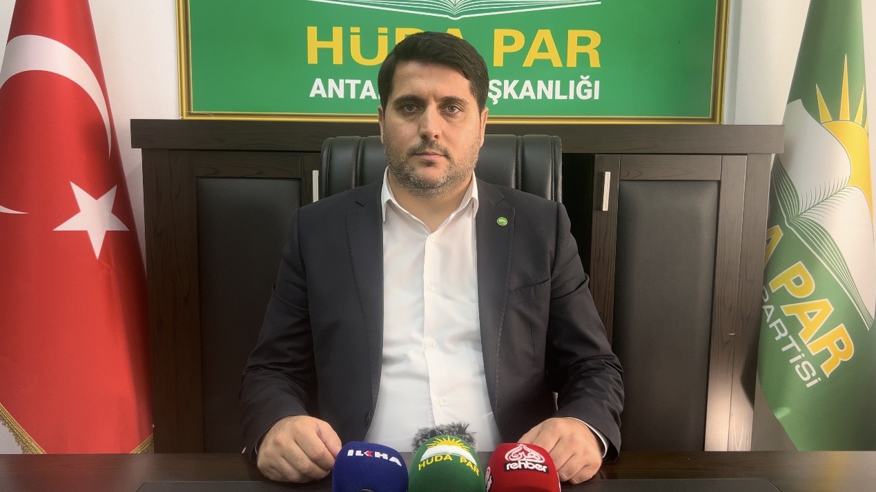 Durmaz: Antalya Büyükşehir Belediye Başkanı Böcek ‘Hizmet Belediyeciliği’ yerine ‘Sosyal Medya Belediyeciliği’ Yapıyor