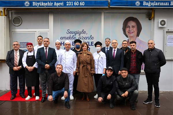 Başkan Ünlüce, Belediye Aşevi'ni ziyaret etti