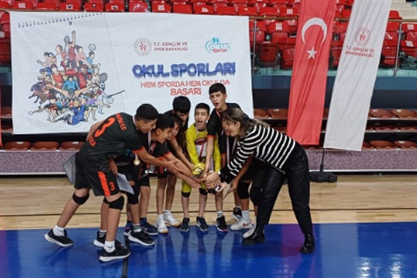 Düzce'de hentbol müsabakaları sona erdi