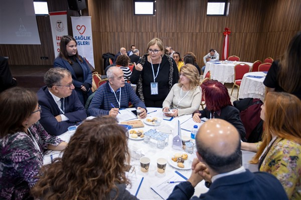 İzmir'de ″Sağlık Hizmetlerinde Yerel Yönetim Vizyonu Çalıştayı″ düzenlendi