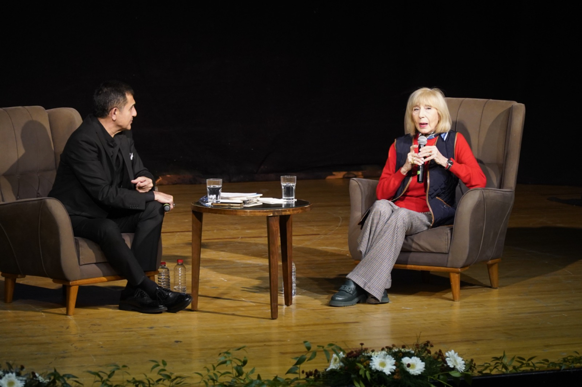 Yazar Ayşe Kulin: Her kitap size bir kapı açar