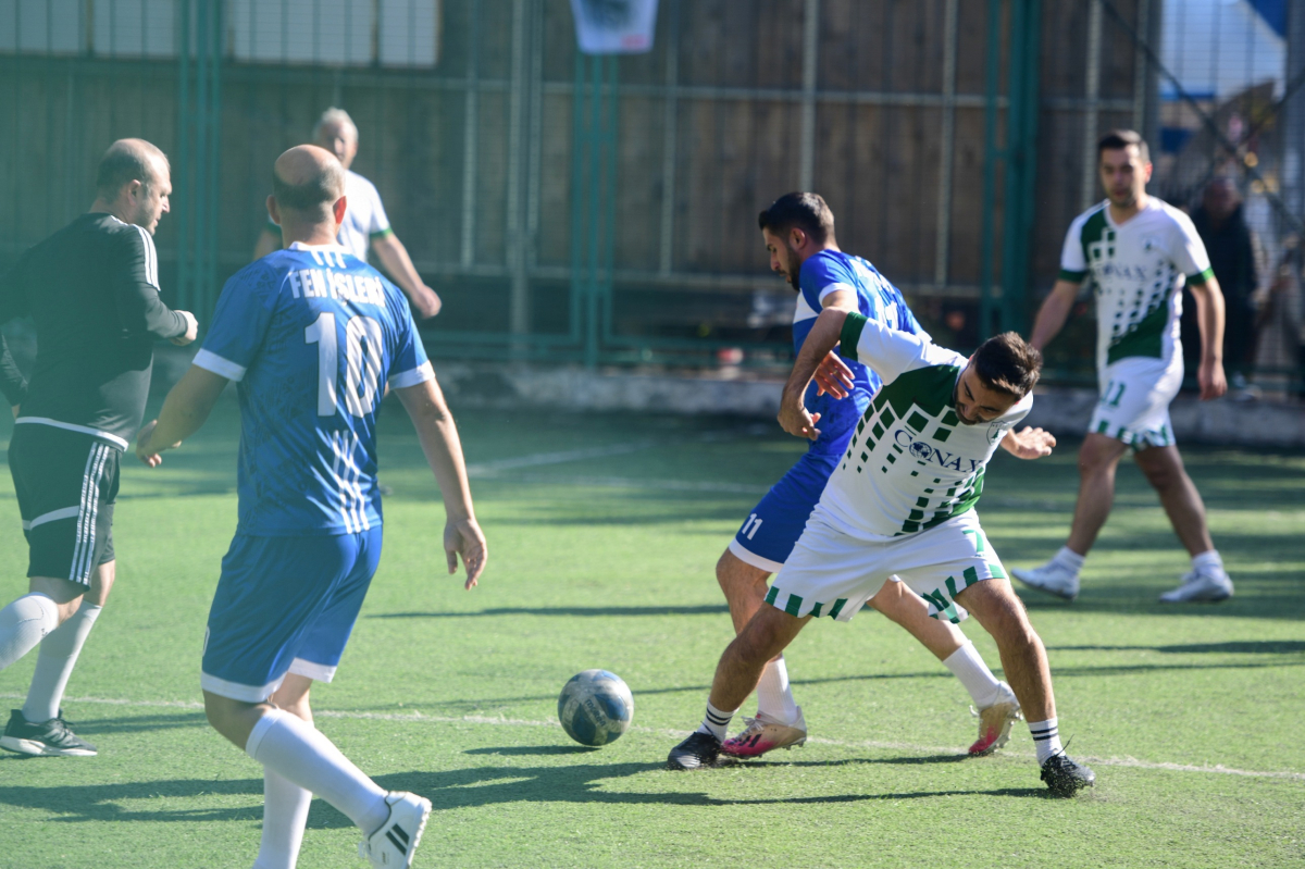 Bornova'da çalışanlara özel futbol turnuvası düzenlendi