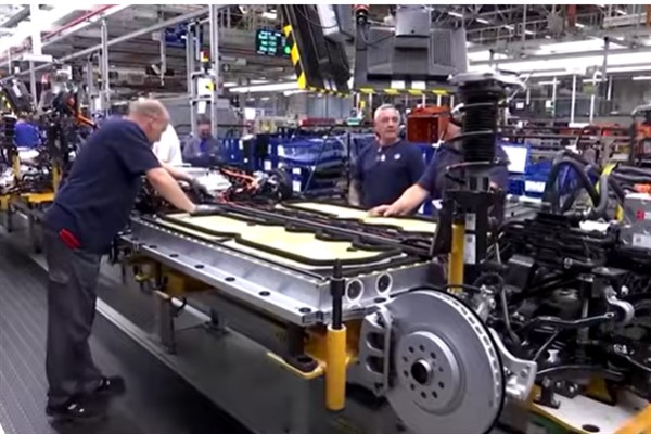 Almanya'daki Volkswagen işçileri bugün greve çıkıyor