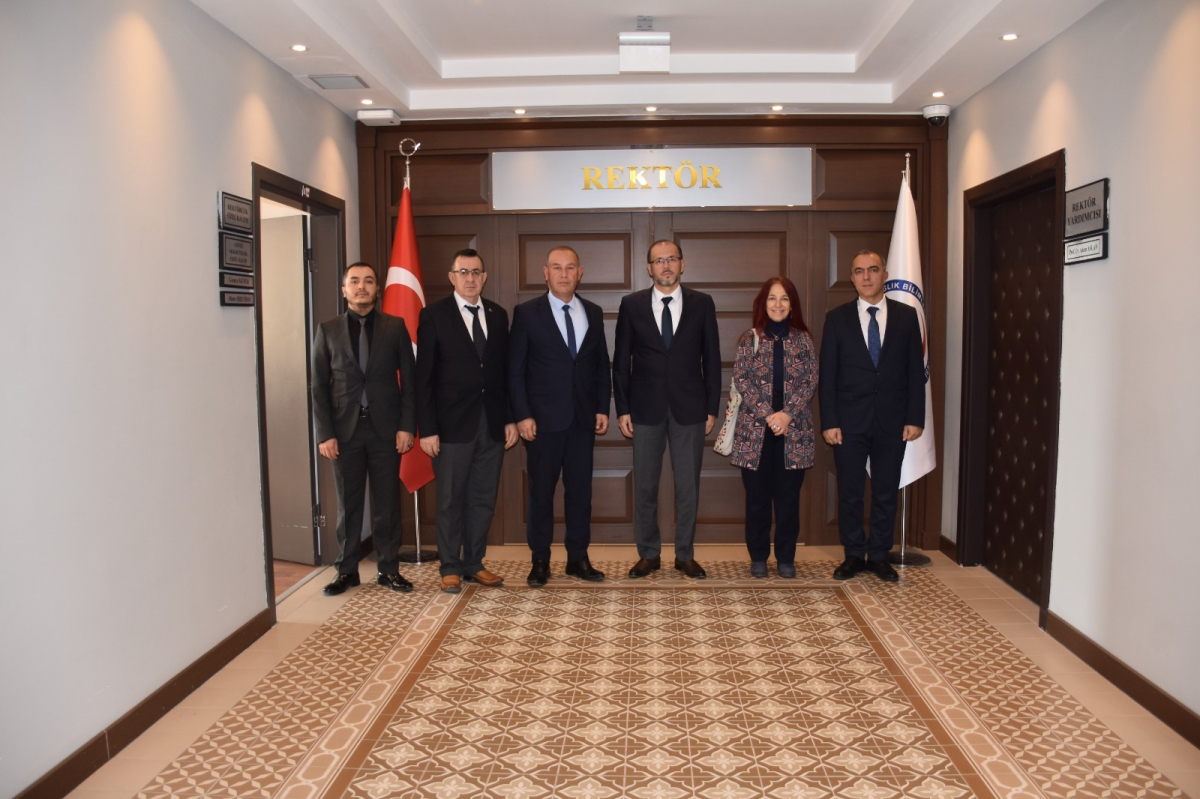Türk Sağlık Sen Afyonkarahisar Şube Başkanı Öztürk, AFSÜ Rektörü Okumuş'u ziyaret etti