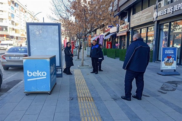Büyükşehir zabıtasından kaldırım ve yol izi kapatmalarına denetim