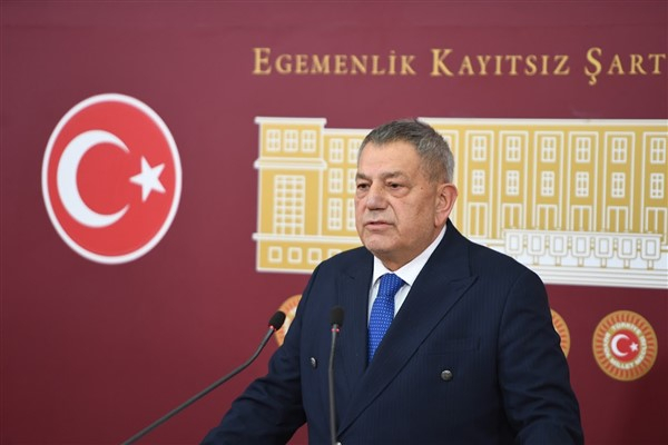 CHP'li Ocaklı: Heyelan riski devam eden apartmanlarda oturulabilir mi?