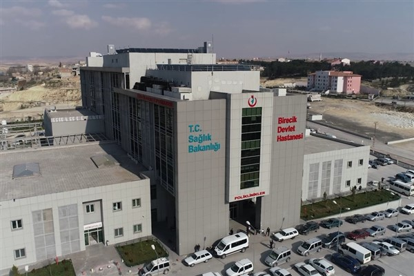 Şanlıurfa'da boynuna iğne saplanan hasta sağlığına kavuşturuldu