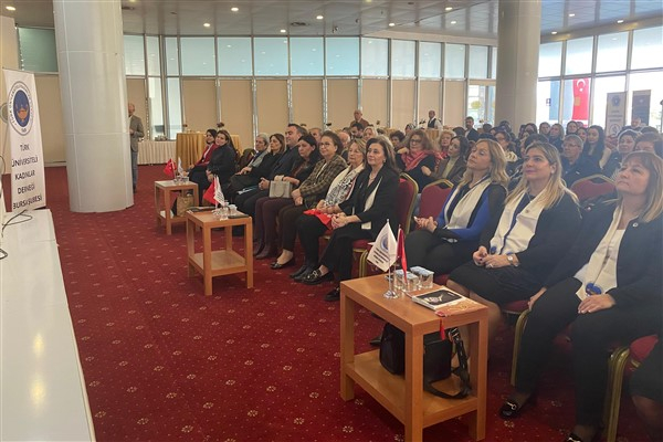 Türk kadınına seçme ve seçilme hakkı tanınması Bursa'da ele alındı