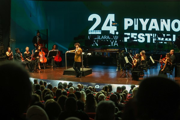 Agora Senfoni Orkestrası, Piyano Festivali’nde