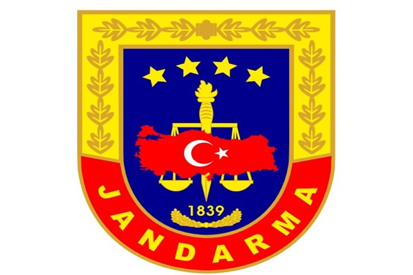 Jandarma, Antalya'da yürüyüş yaparken kayalıklardan düşerek yaralanan vatandaşı kurtardı