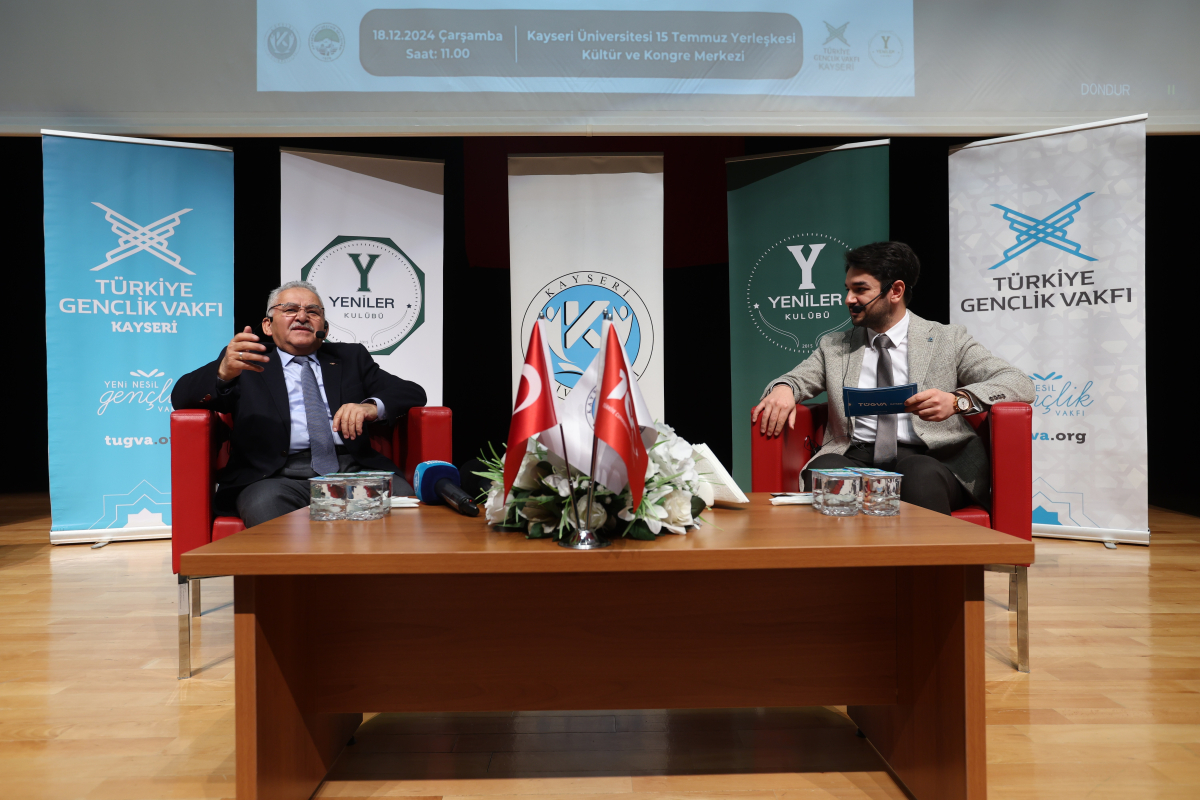 Başkan Büyükkılıç, Kariyer Söyleşisi'nde gençlerle buluştu