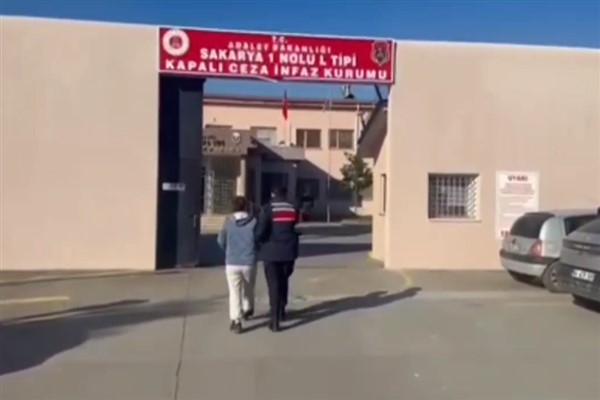 Sakarya'da 53 yıl 2 ay hapis cezası bulunan şahıs yakalandı