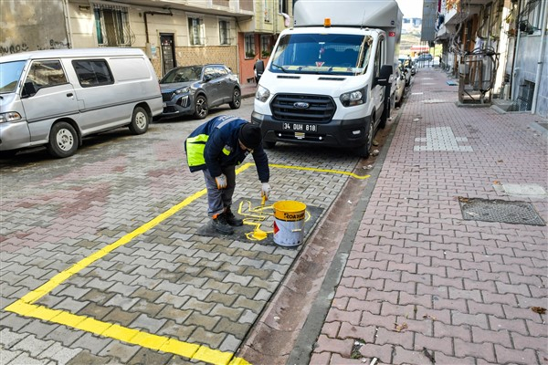 Esenyurt Belediyesi, ilçede ″Engelli Aracı Park Yeri″ işaretleri çiziyor