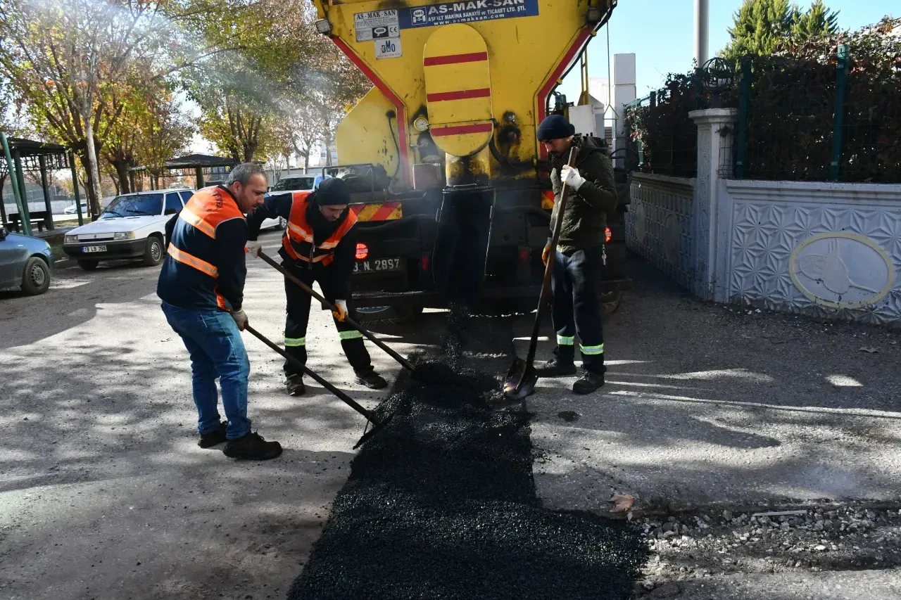 Siverek'te yol yapım çalışmaları devam ediyor