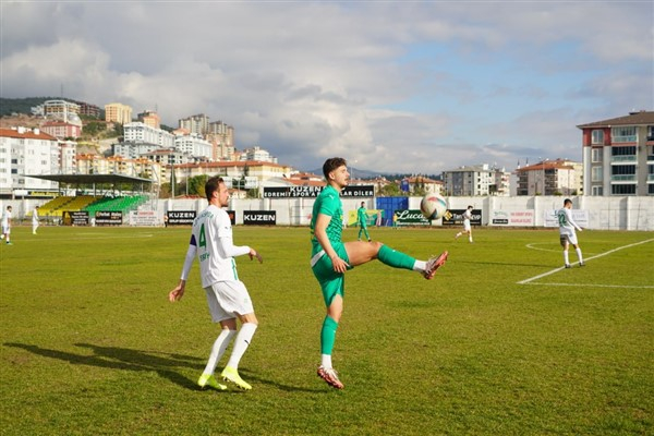 Edremitspor, İznikspor'u 1-0 mağlup etti