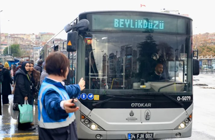 İETT'de İlk Kadın Metrobüs Denetim Amiri Görevde