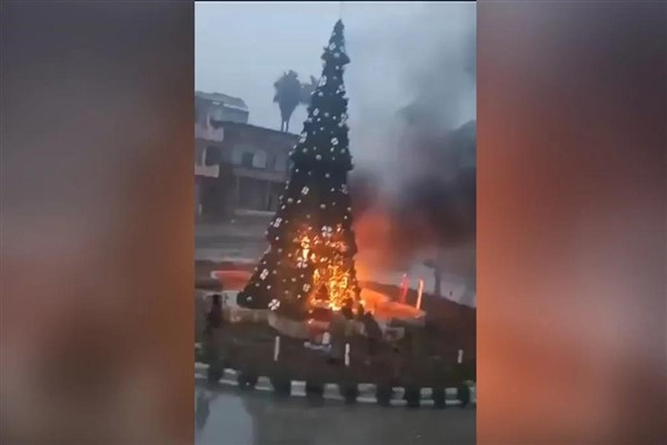 Noel ağacının yakılmasının ardından Sam'da Hristiyanlar protesto düzenledi