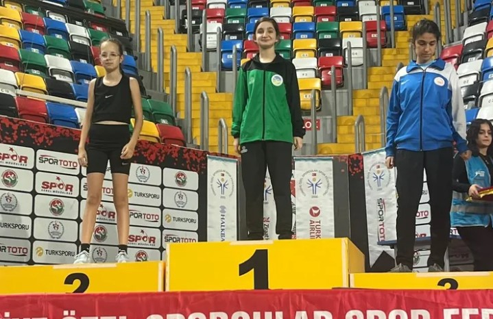 Zeynep Çalar, İstanbul'dan Şampiyon Olarak Döndü
