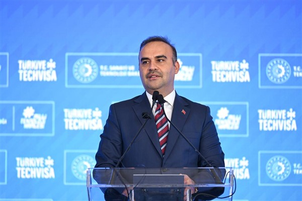 Bakan Kacır, Mehmet Akif Ersoy'u vefatının dönümünde andı
