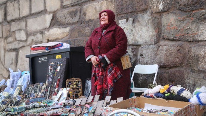 Mesaisi sabah namazıyla başlıyor ama geçinemiyor