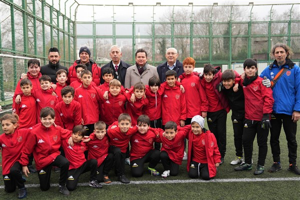 Başkan Aydın, Hüdavendigar Dikkaldırım Osmangazi SK'yı ziyaret etti