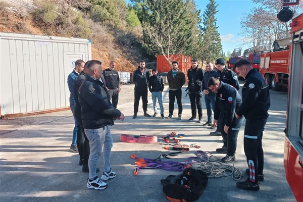Muğla İtfaiyesi'nden baca temizlik personeline eğitim
