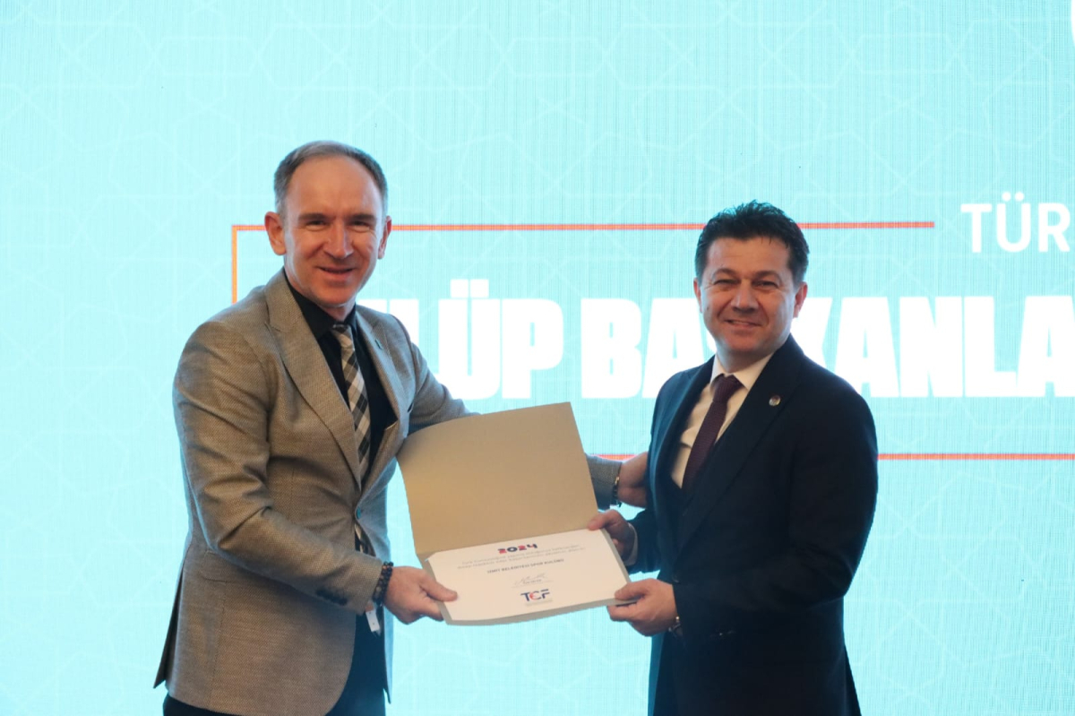 Türkiye Cimnastik Federasyonu’ndan İzmit Belediyespor Başkanı Erenkaya'ya teşekkür plaketi