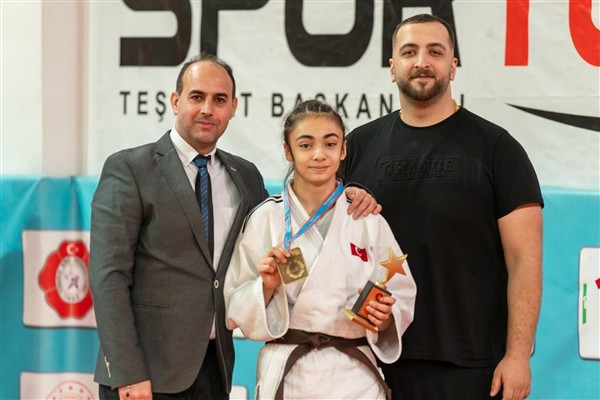 Gemlik Belediyespor'dan Ayşenur Boşküp, judo da şampiyon oldu