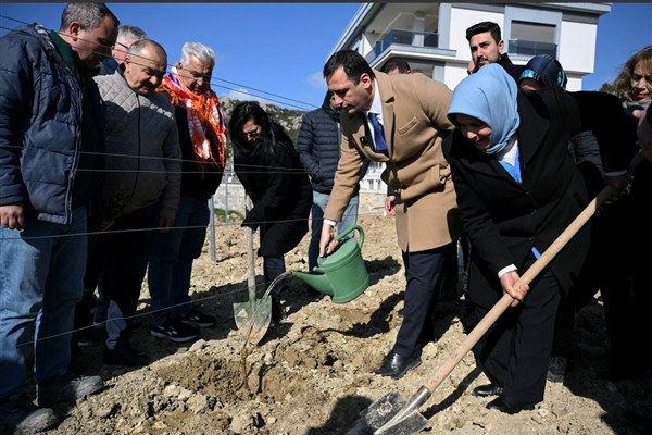 Bornova Misket Bağı’nda ilk fidanlar toprakla buluştu
