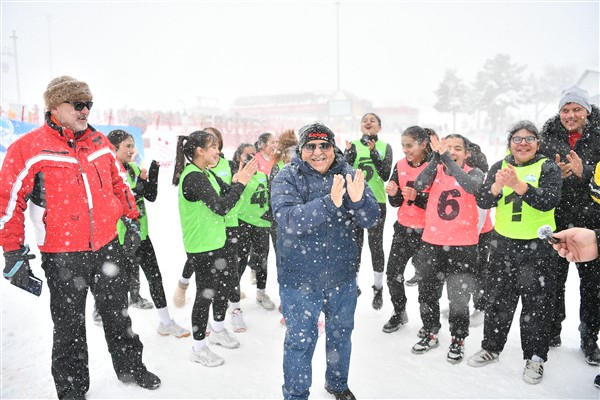 Başkan Büyükkılıç: Hentbol takımlarımıza Kayseri’de sahip çıkmaya devam edeceğiz