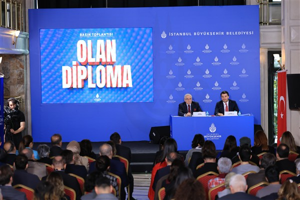 İmamoğlu'nun diploma soruşturmasına yönelik ″Olan Diploma″ başlıklı toplantı düzenlendi