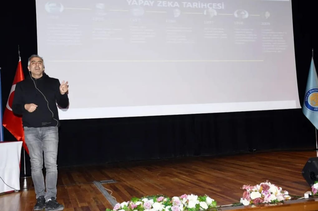 Dicle Üniversitesi'nde ″Yapay Zekanın Dünü, Bugünü, Yarını″ konferansı düzenlendi