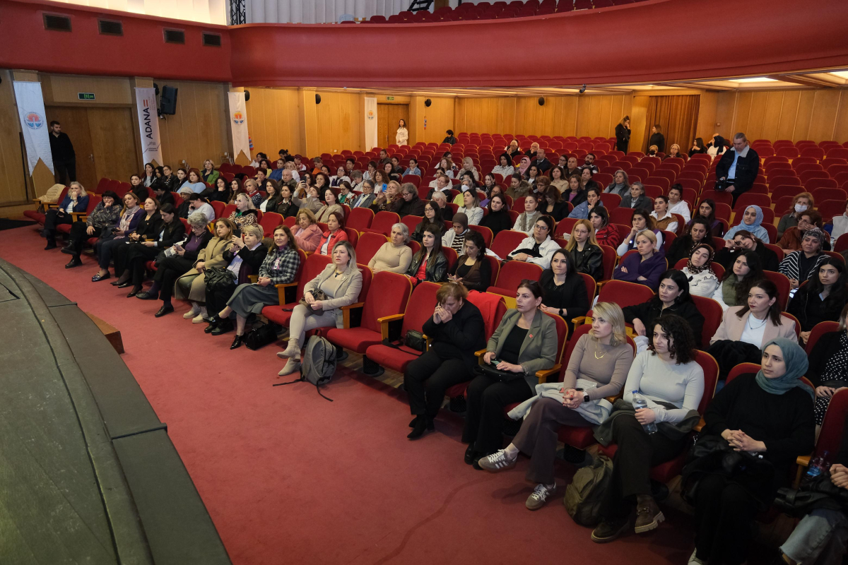 Adana'da 8 Mart Dünya Kadınlar Günü etkinlikleri Diren filminin gösterimi ile başladı