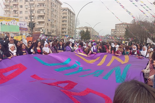 Diyarbakır'da 8 Mart Dünya Kadınlar Günü coşkuyla kutlandı