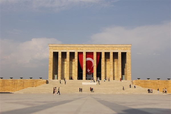 Milli Savunma Bakanı Güler’in eşi, Anıtkabir’i ziyaret etti