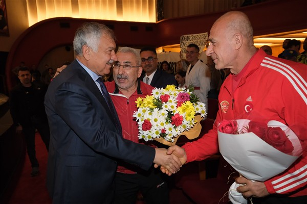 Adana Büyükşehir'den amatör spor kulüplerine 14 milyon 500 bin liralık yardım