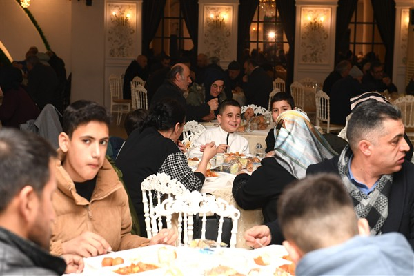 Osmangazi Belediyesi, Panayır Mahallesi'nde iftar sofrası kurdu