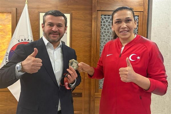 Milli boksör Elif Güneri, Başkan Çetinkaya'yı ziyaret etti
