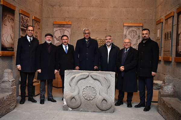 Başkan Büyükkılıç, Bakan Memişoğlu’na dünyanın ilk Tıp Fakültesini gezdirdi